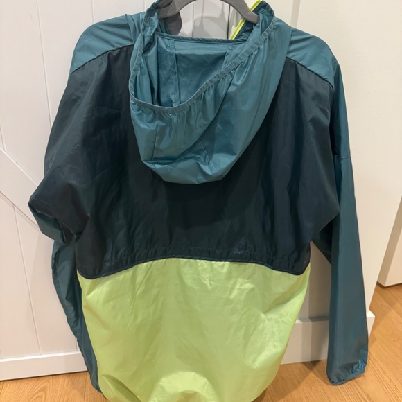 Cotopaxi rain jacket - Picture 2 of 2